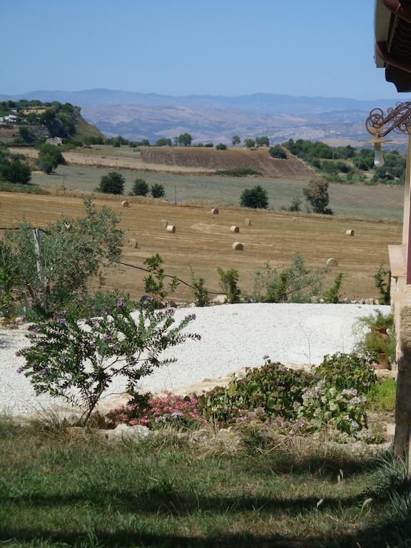 Agriturismo Baglio Pollicarini Villa Pergusa ภายนอก รูปภาพ